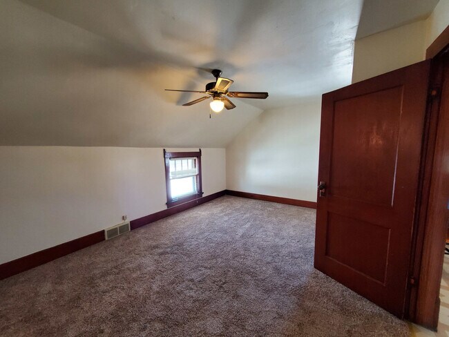 Building Photo - 2606 Meadow Ln