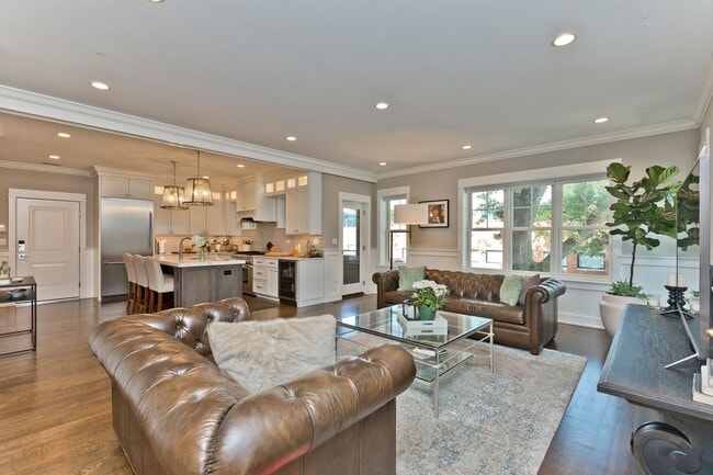 Building Photo - 4752 N Hamilton Ave