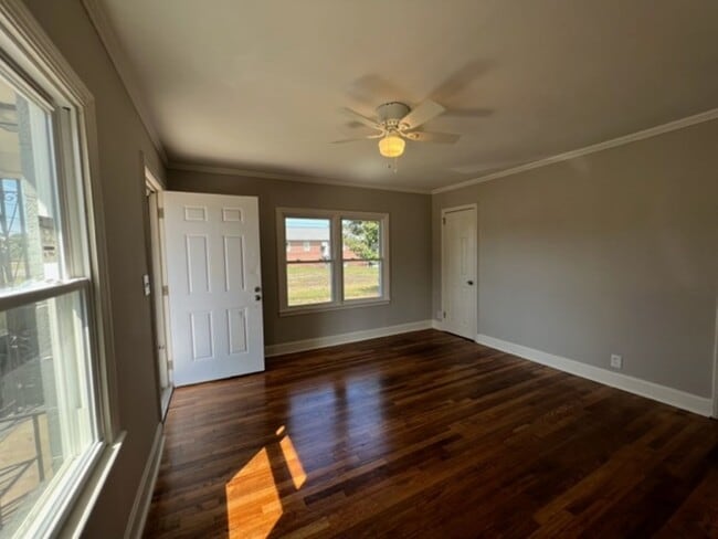 Building Photo - Low Maintenance & Very Affordable Living, Updated 1-BD, 1-BA duplex located in a convenient area ...