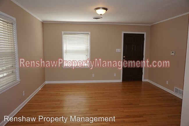 Building Photo - 3 br, 1 bath House - 883 N. Mendenhall Rd.