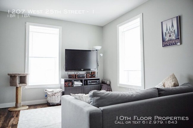 Building Photo - One Bedroom with Washer and Dryer in Unit!