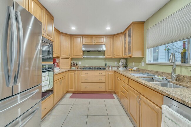 Building Photo - 10240 Potomac St