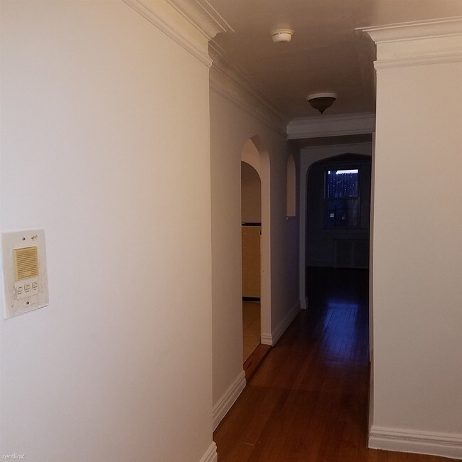 Building Photo - 2561 Radcliff Ave