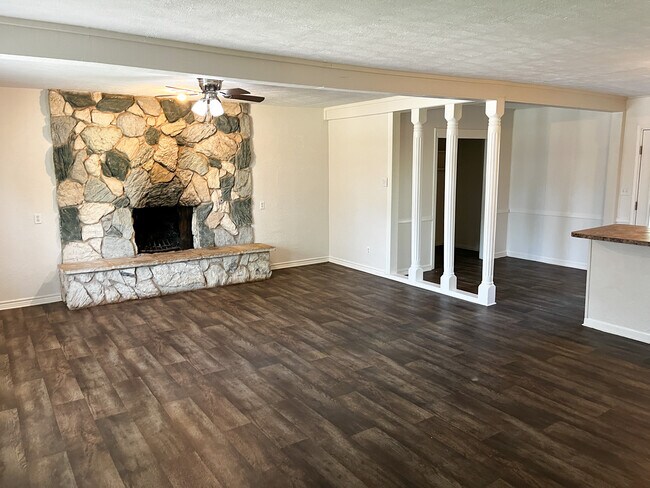 Foto del edificio - 1206 Glendora Dr