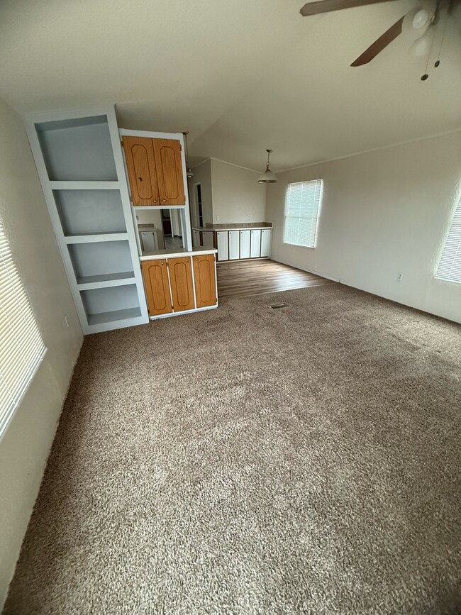 Building Photo - 6181 W Mulberry St