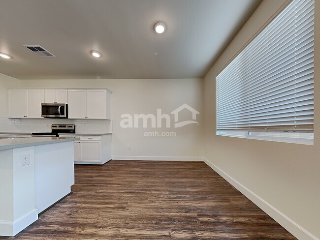 Foto del edificio - 6038 Theodore St