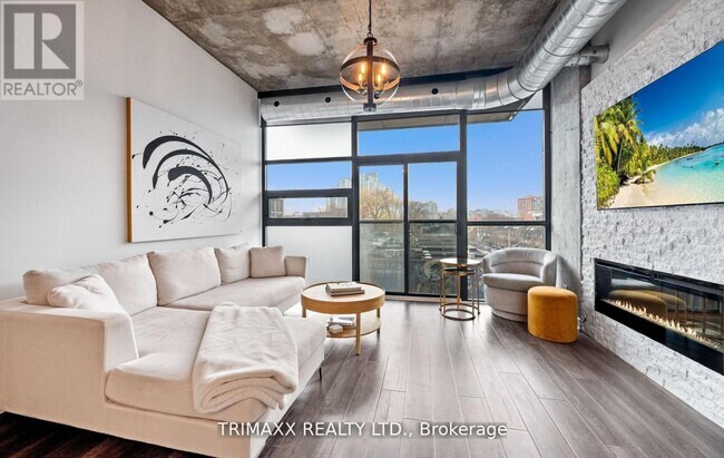 Building Photo - 60 Bathurst St