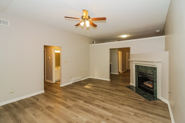 Building Photo - 5700 Kayla Dr