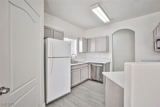 Building Photo - 5525 W Flamingo Rd