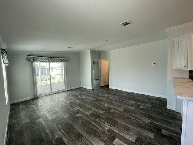 Building Photo - 990 E Orinoco Ave