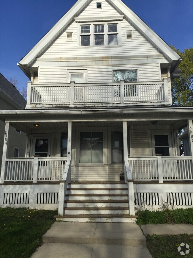 Cambridge Heights Apartments for Rent with a Garage Milwaukee, WI 1 Rentals