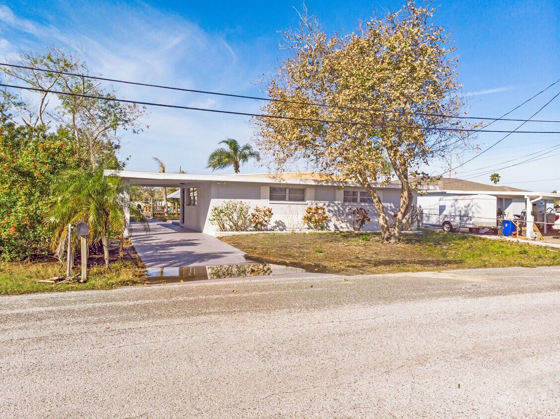 Primary Photo - 13925 King Ave