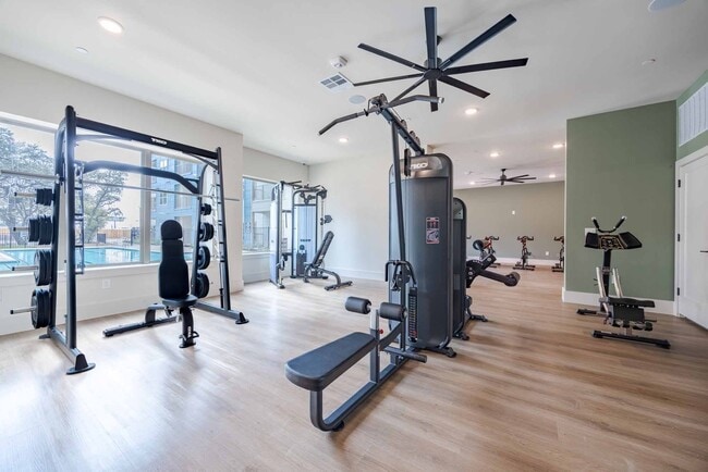 Building Photo - Emilia