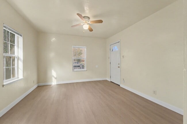 Building Photo - 0251