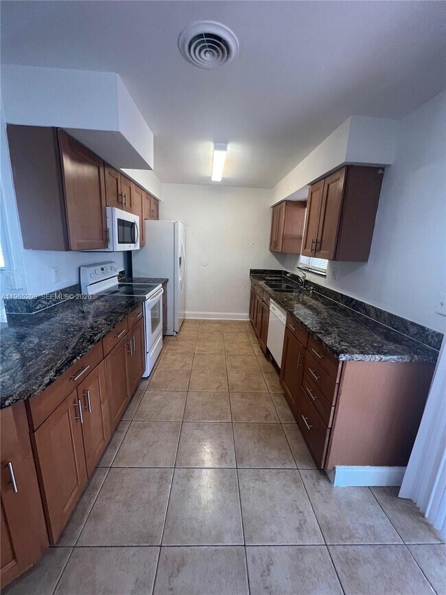 Foto del edificio - 2010 N 61st Ave