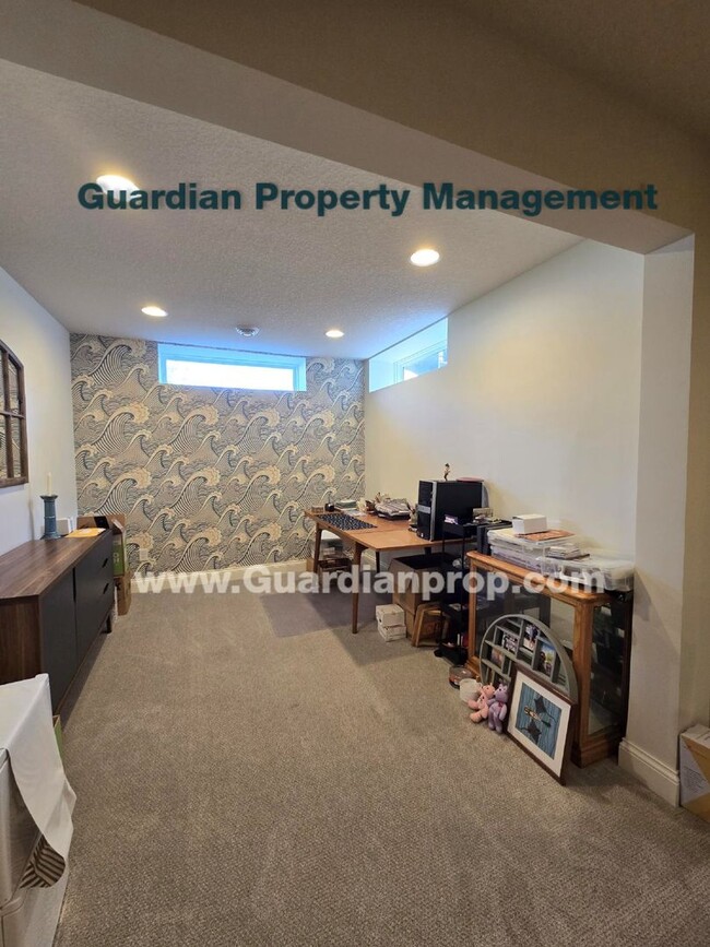 Building Photo - Chaska single family home, Newer build, 2 ...