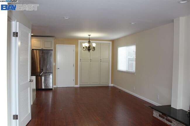 Building Photo - 9460 Cherry Hills Ln