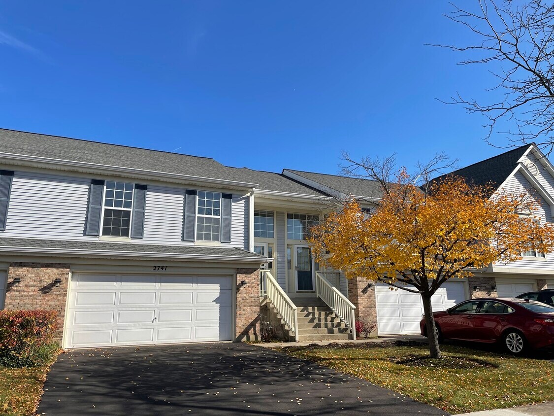 2741 S Embers Ln, Arlington Heights, IL 60005 Townhouse for Rent in
