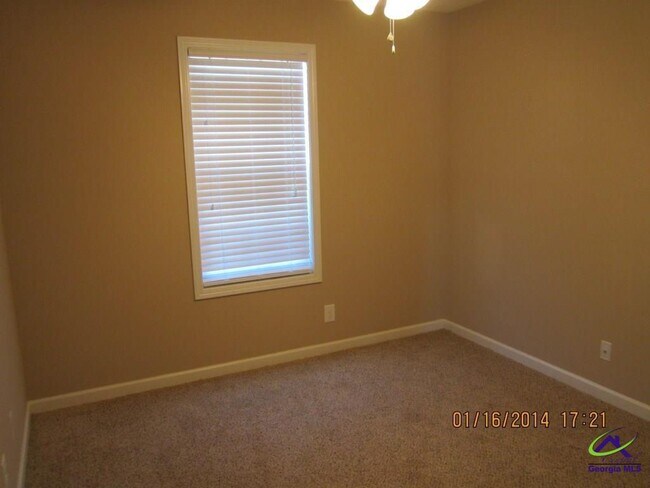 Building Photo - 135 Coronation Dr