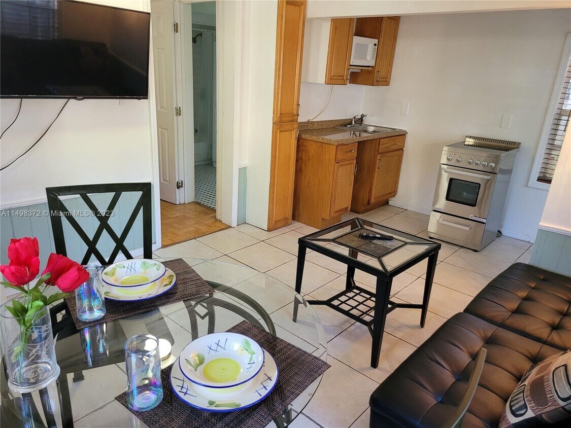 1611 Fletcher St Unit 2, Hollywood, FL 33020 Room for Rent in