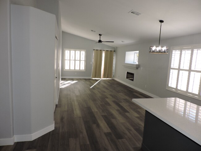 Building Photo - 217 Sandpiper Village Way