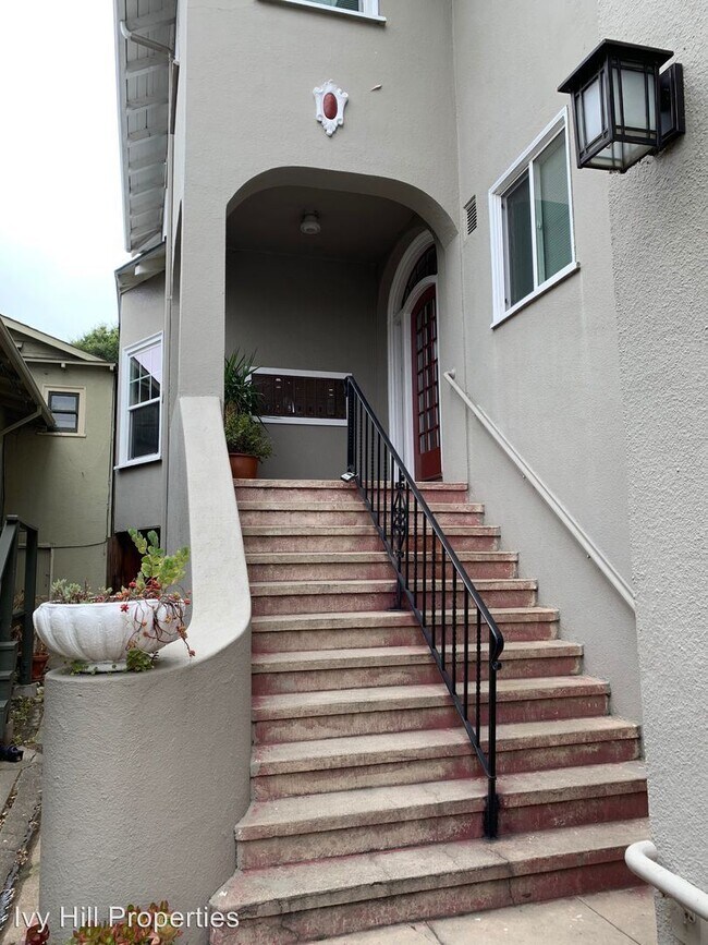 Building Photo - 445 Athol Ave