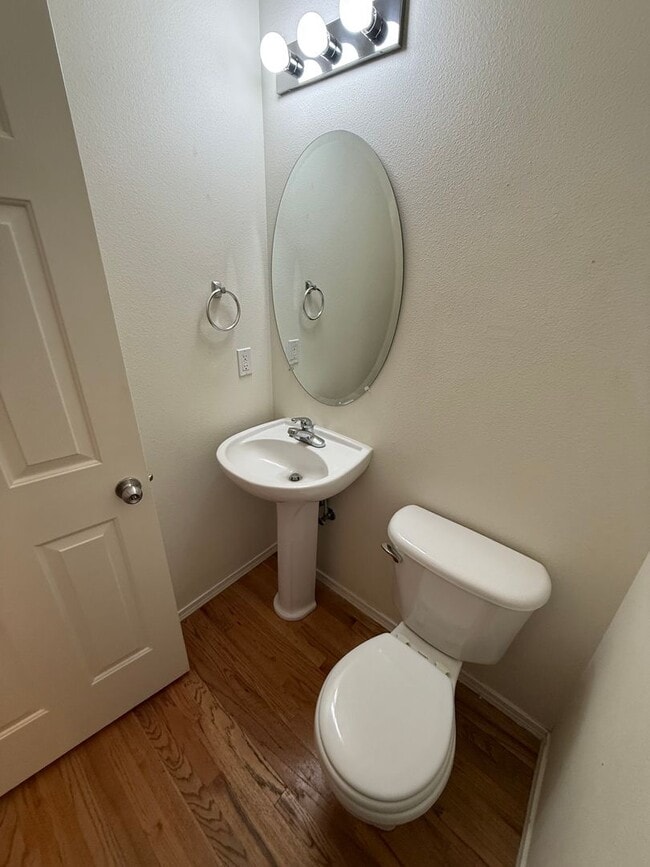 Building Photo - 3 Bed/2.5 Bath Single Family Home in River Canyon Estates - BRAND NEW CARPET