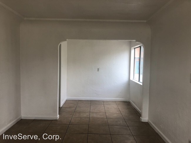 Foto del edificio - 3747 1/2-3747 1/2 E 55th St