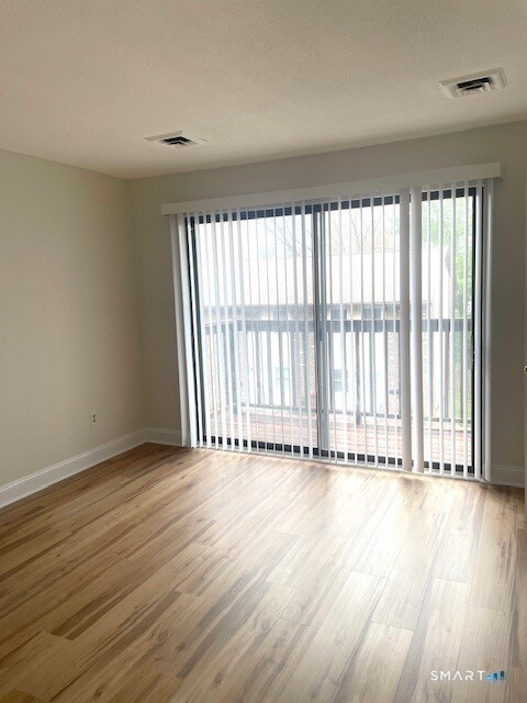 Foto del edificio - 372 Knapps Hwy