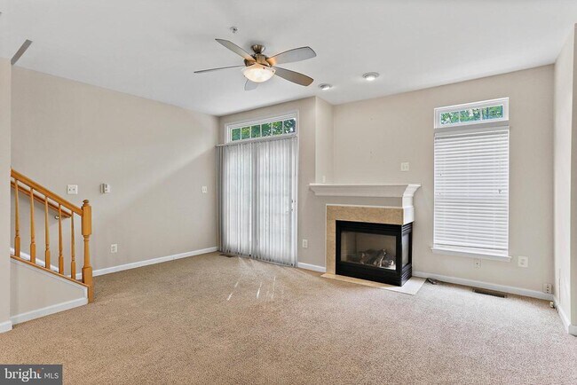 Building Photo - 570 Eisenhower Dr