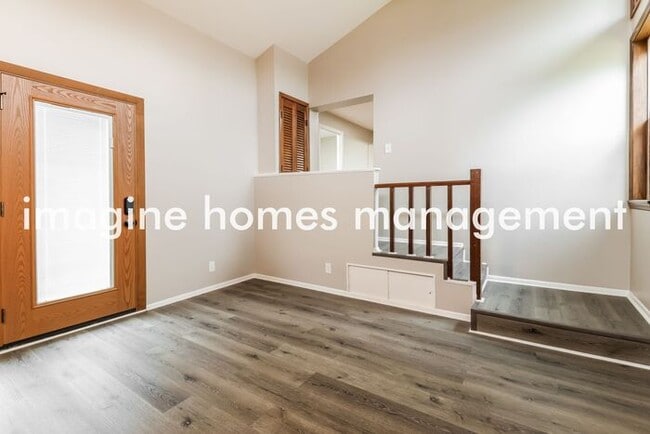 Building Photo - Stunning 4 Bedroom, 2.5 Bath House in Cinc...