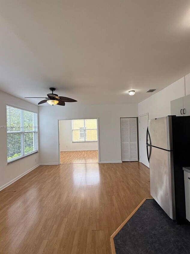 Foto principal - 4215 Sheridan Ave
