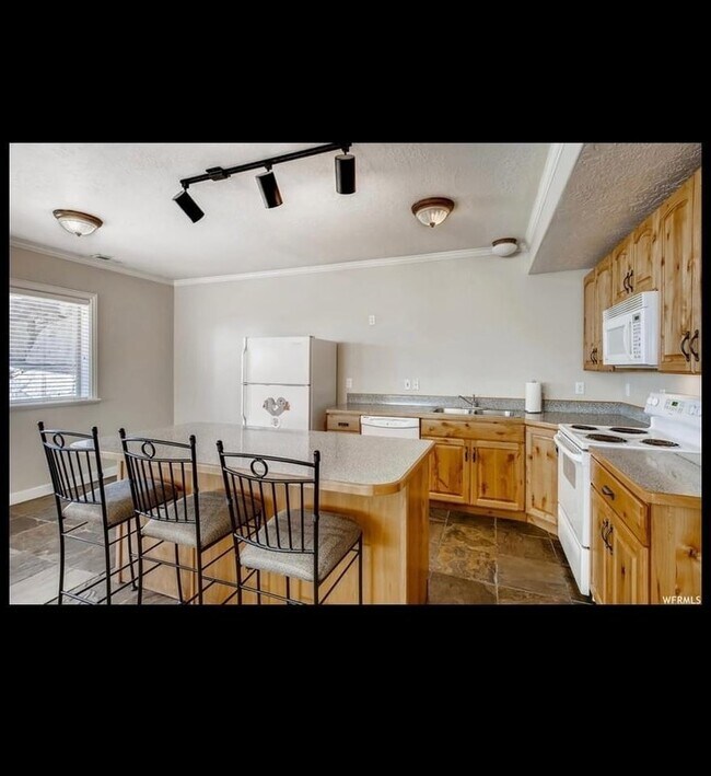 Foto del edificio - 8934 N Pine Hollow Dr