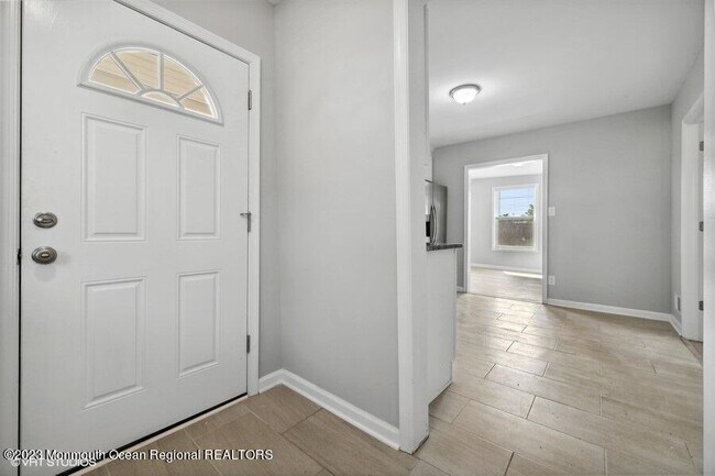 Building Photo - 3 Monroe St