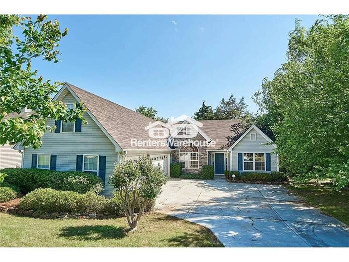 Primary Photo - Dacula Stunner - 3 bd x 2bth w/3 Car Garage