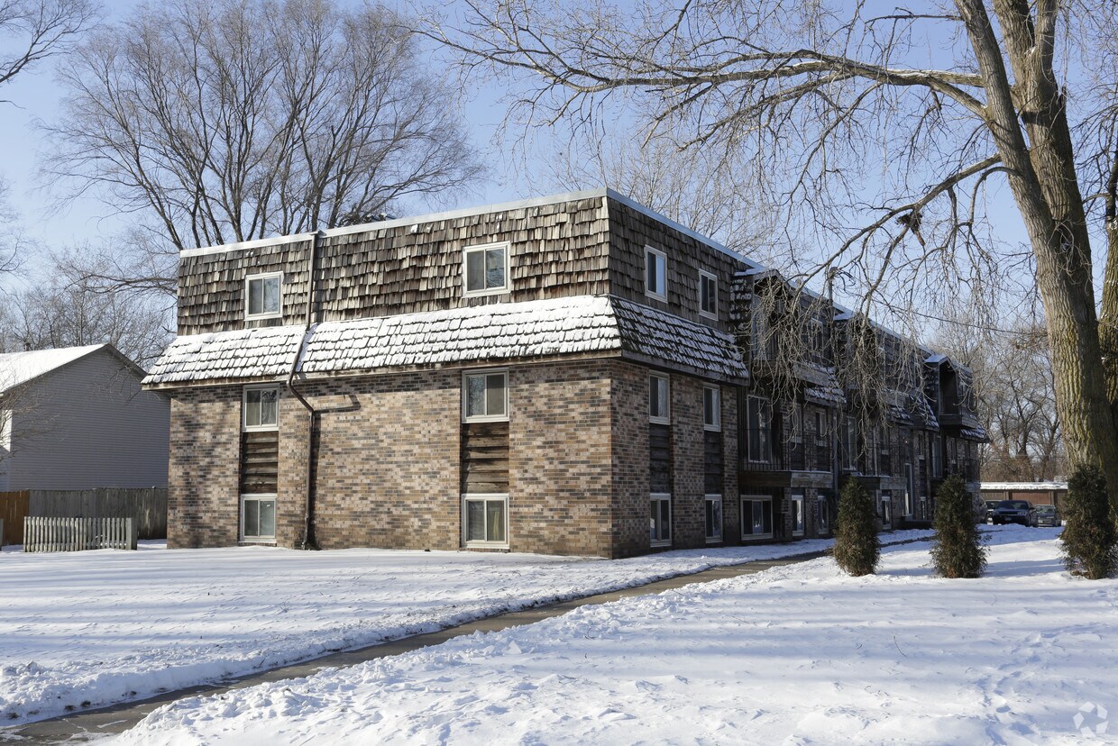 Side of the building - Blaine Villa Apartments
