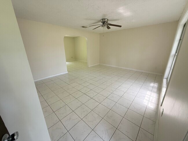 Foto del edificio - 7700 Elder Ferry Rd
