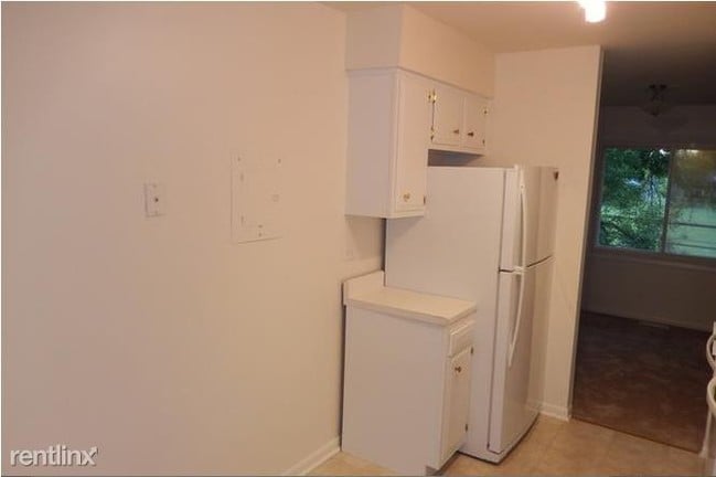 Building Photo - 2 br, 2 bath Condo - 3104 ROBERTS DRIVE