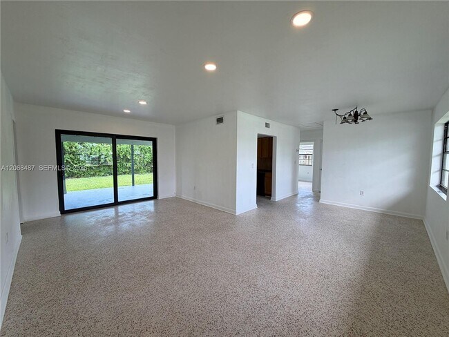 Building Photo - 4361 SW 97th Ct