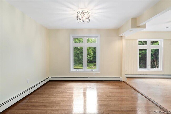 Foto del edificio - 674 Sprout Brook Rd