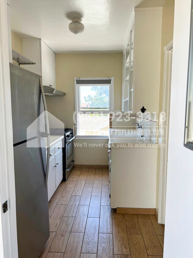 Building Photo - 764 Temple Ave