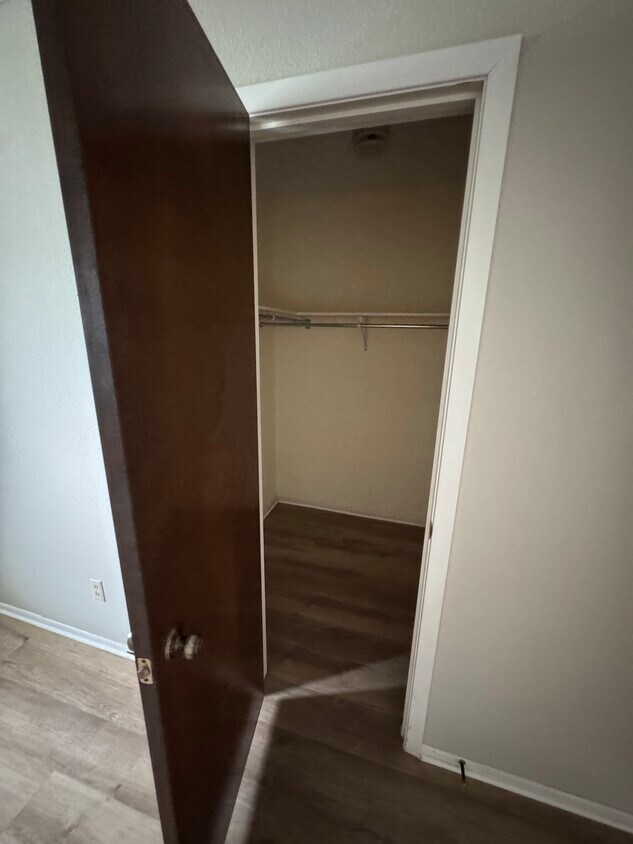 Foto principal - 310 W Wetz St