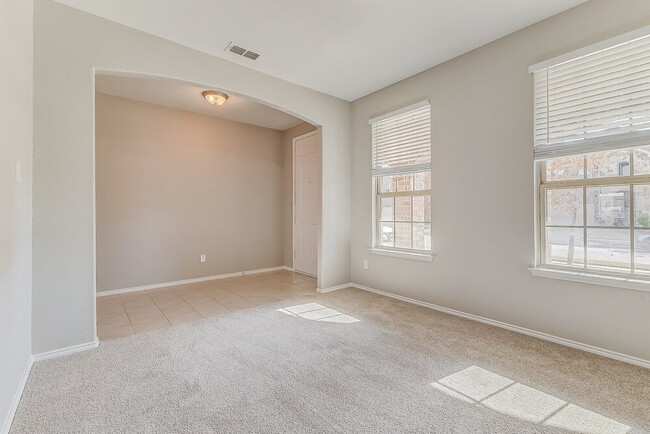 Foto del edificio - 4208 Glen Abbey Dr