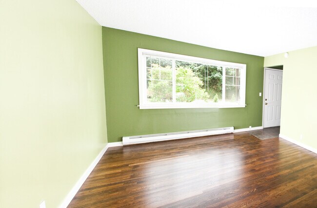 Photo - 1006 W Nickerson St Apartments