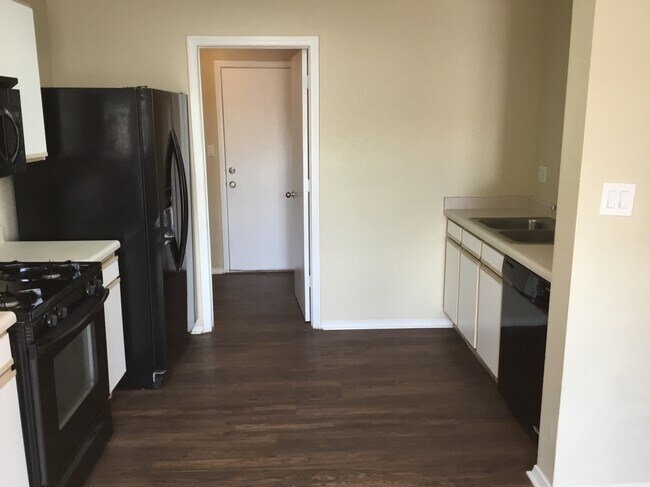 Foto del edificio - 8109 Tangerine Pl NW