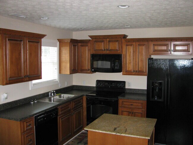 Foto del edificio - Like new home in Oldham County