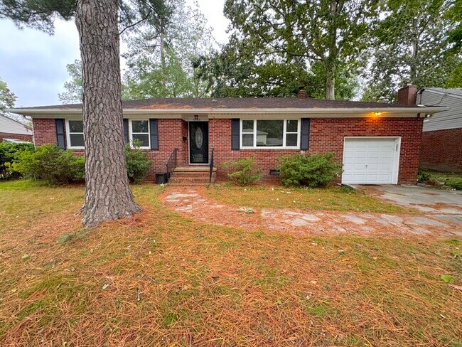 Building Photo - BEAUTIFULLY UPDATED 3 BEDROOM BRICK RANCH IN THALIA MANOR