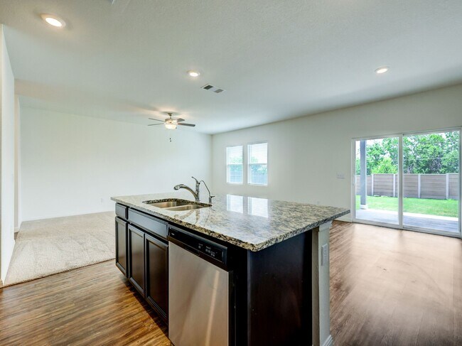 Foto del edificio - 19305 Cloudy Bay Dr