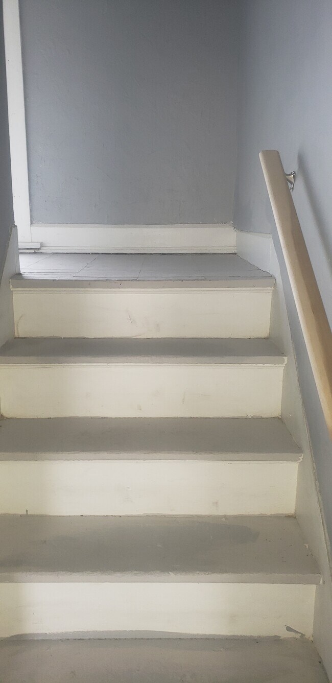 Stairs - 970 Kirbert Ave