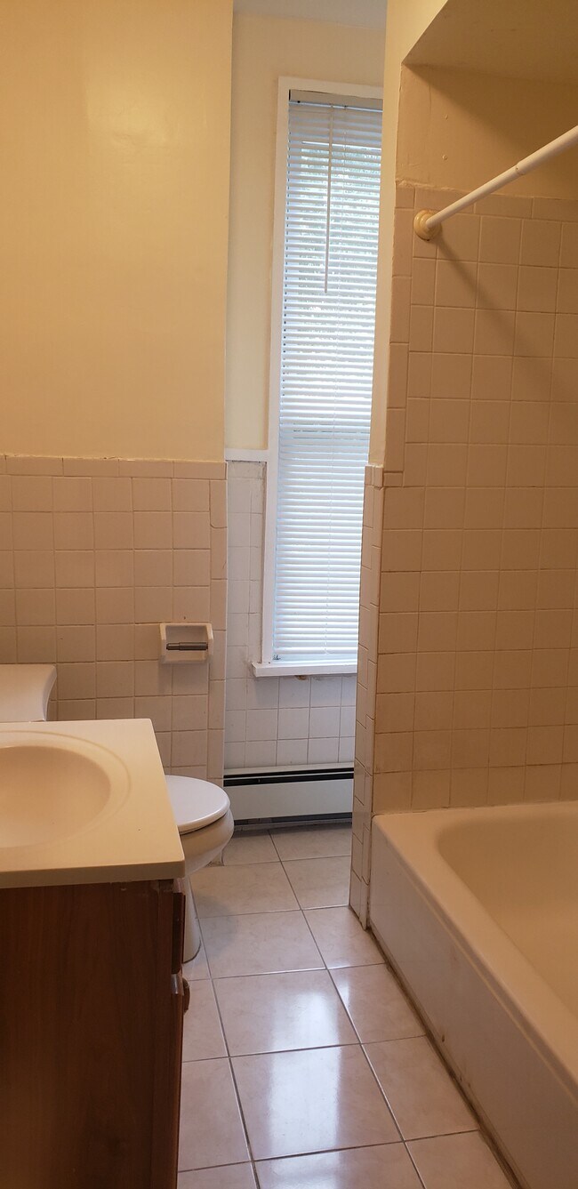 Bathroom - 124 Hillyer St
